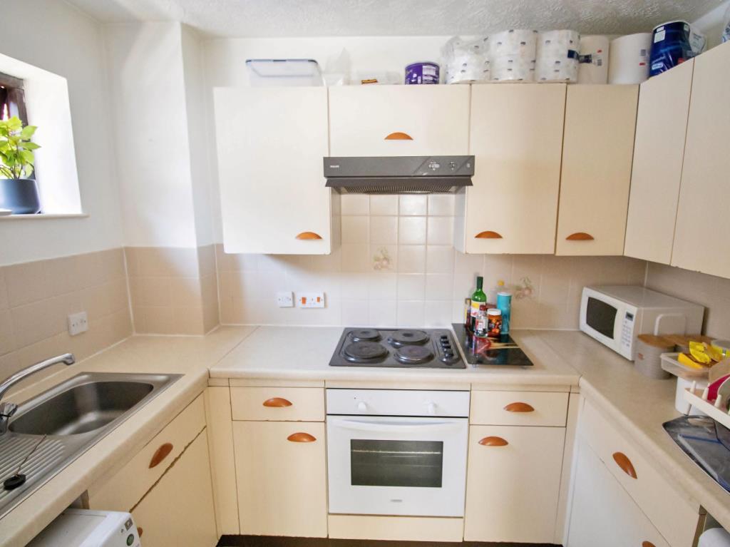Lot: 84 - TENANTED ONE-BEDROOM FIRST FLOOR FLAT -